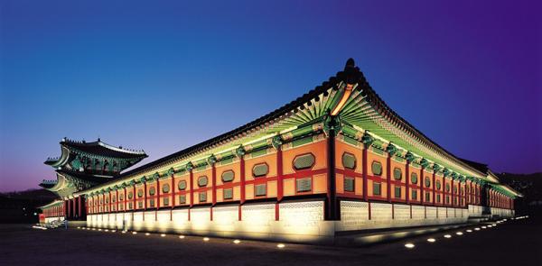 한국의 역사와 전통이 살아 숨쉬는 대표적인 궁궐, 경복궁